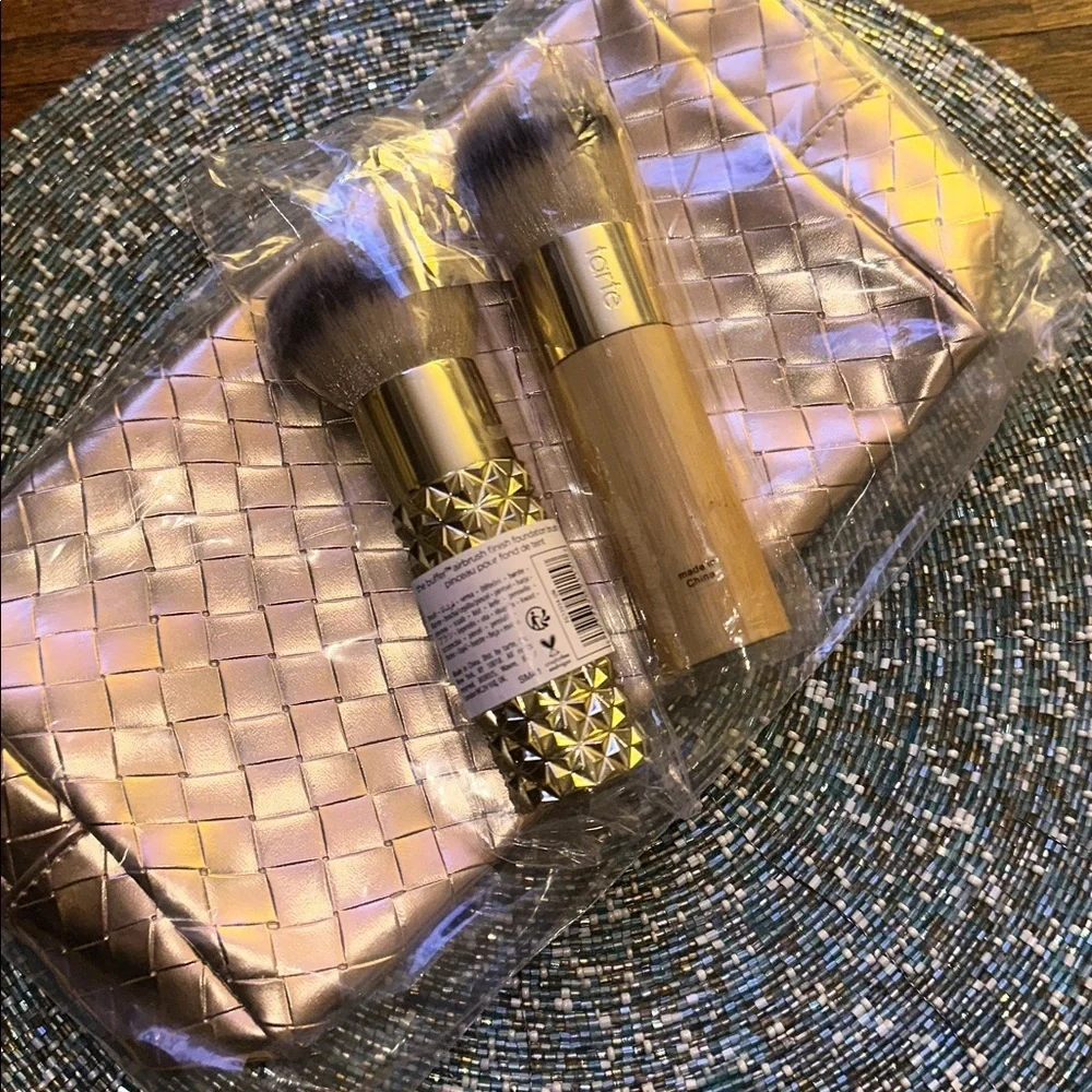 Tarte Makeup Brush Set of 2 with Cosmetic Bag - NEW